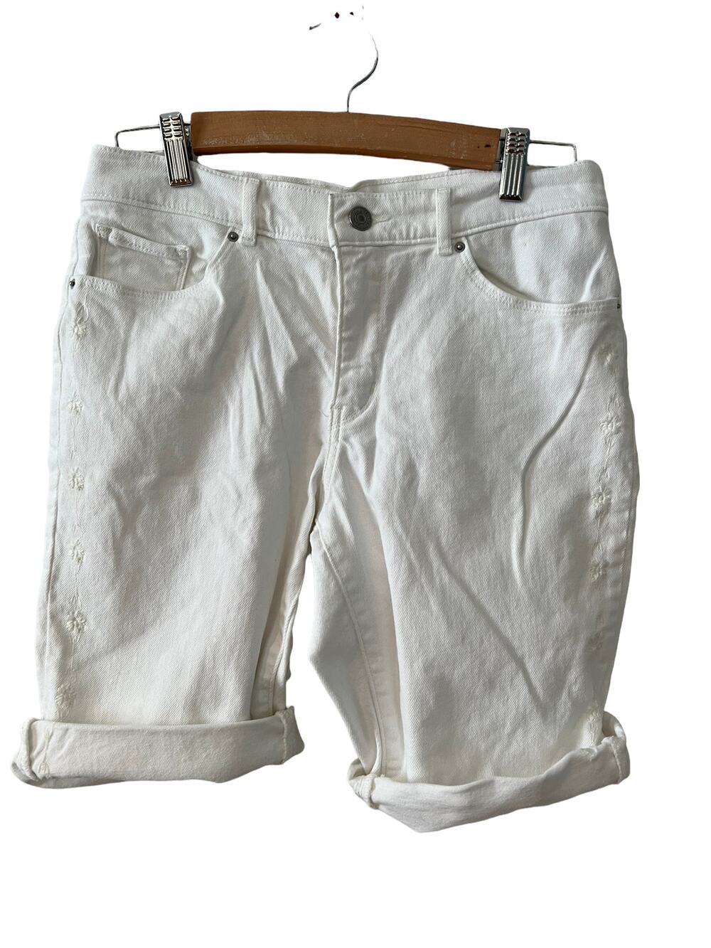Levis white embroidered Bermuda shorts